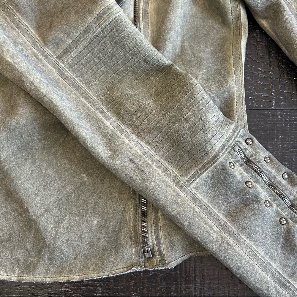 Stylish Olive Faux Suede Jacket - Picture 6 of 8